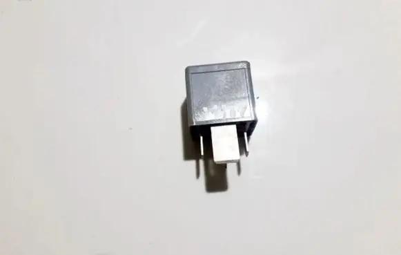 Audi A4 S4 B5 8D Other relay 8d0951253 v23134-j52-x300