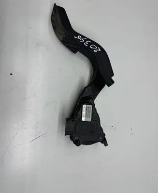 Volkswagen PASSAT B5.5 Accelerator throttle pedal 8D1721523J 6PV00837603