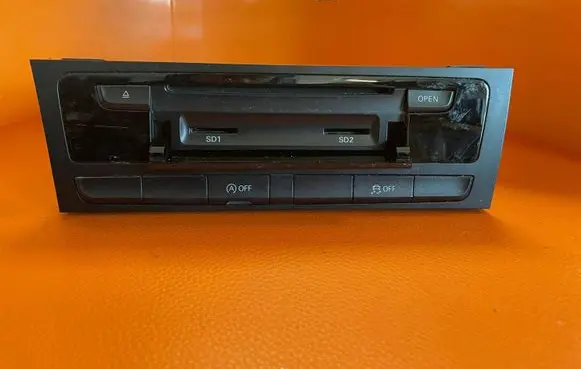 Audi A4 S4 B8 8K Navigation unit CD/DVD player 8r1035652f