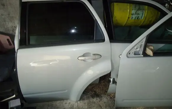 Ford Escape II Rear door 056516181321