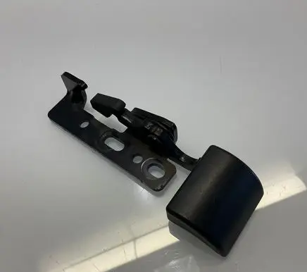 Mercedes-Benz E W211 Rear seat cable / handle A2119200672 2119200672