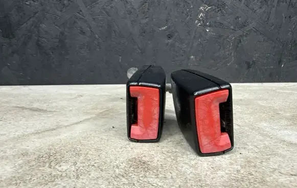Volkswagen Golf V Rear seatbelt buckle 1K0857739H