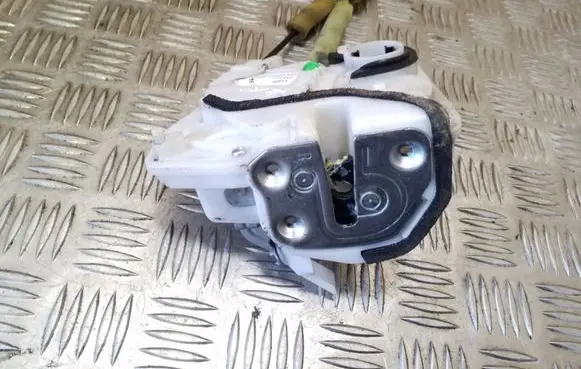 Mazda 3 II Rear door lock