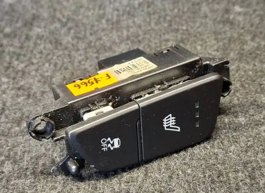 Hyundai i40 Seat heating switch 937303Z060 39R1CB1000
