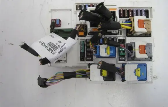 Peugeot 5008 III Central body control module 9859844280