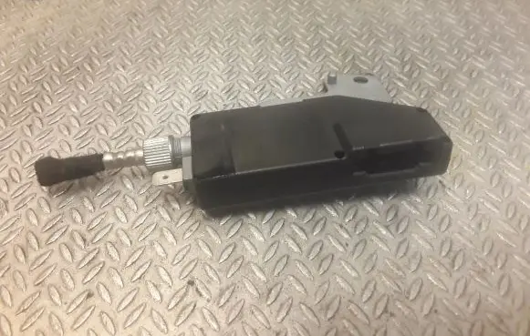 Mercedes-Benz ML W163 Aerial antenna amplifier 1638200089