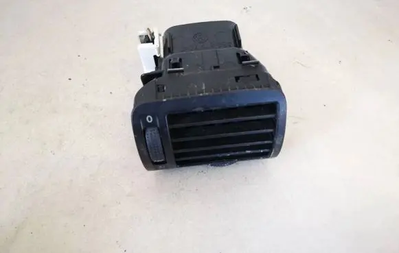 Volkswagen PASSAT B5 Dash center air vent grill 3b0819704