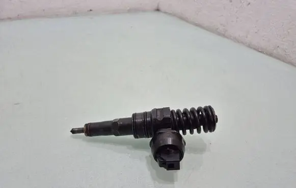 Audi A4 S4 B7 8E 8H Fuel injector 038130073BJ