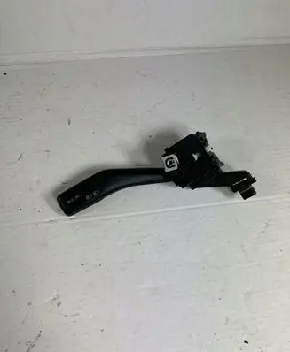 Skoda Octavia Mk1 (1U) Tailgate/trunk/boot open switch 