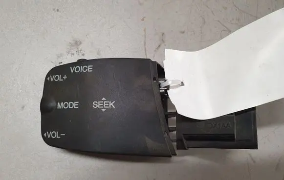 Ford Focus Sound control switch 758709