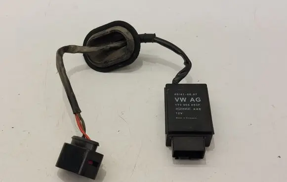 Volkswagen Touran I Fuel injection pump control unit/module 1T0906093F
