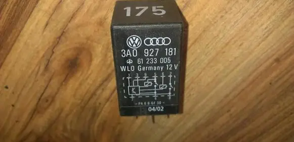 Volkswagen PASSAT B4 Other relay 3a0927181 61233005
