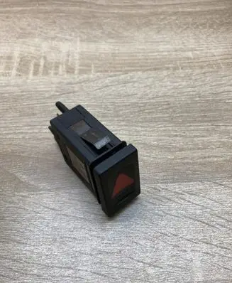 Volkswagen PASSAT B5 Hazard light switch 3B0959621C