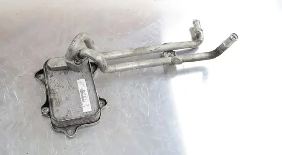 Volkswagen Tiguan Engine oil radiator 03C117021E