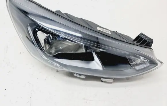 Ford Focus Headlight/headlamp JX7B13W029CE