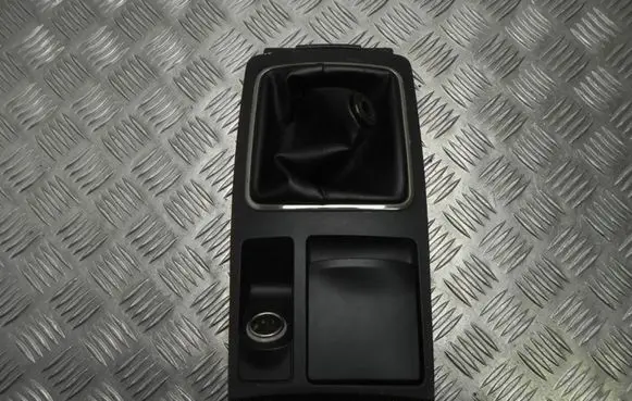 Radio/GPS head unit trim
