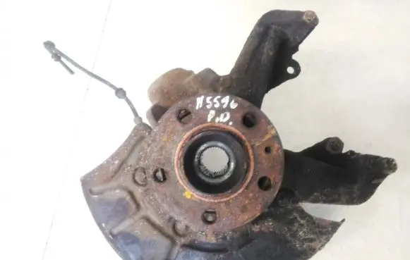 Volkswagen Golf IV Front wheel hub