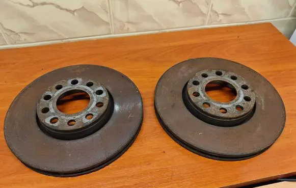 Audi A4 S4 B7 8E 8H Front brake disc