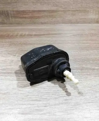 Volkswagen Golf III Headlight level adjustment motor 1h0941295 00437547