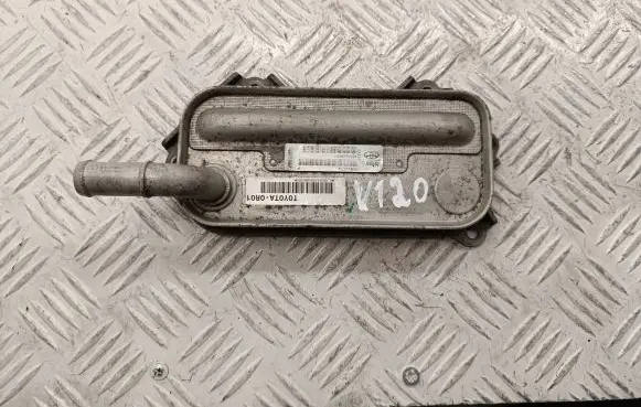 Toyota Verso Engine oil radiator 157100R011
