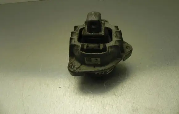 BMW 7 F01 F02 F03 F04 Engine mount bracket 6775905 VD9363