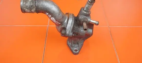 Ford Ranger Thermostat/thermostat housing 20MB27