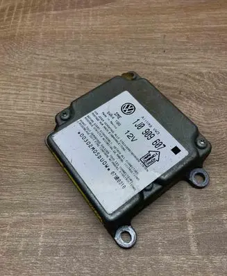 Audi A4 S4 B5 8D Airbag control unit/module 1J0909607 5WK4199