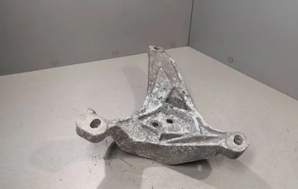 BMW 5 E39 Engine mounting bracket 1096080