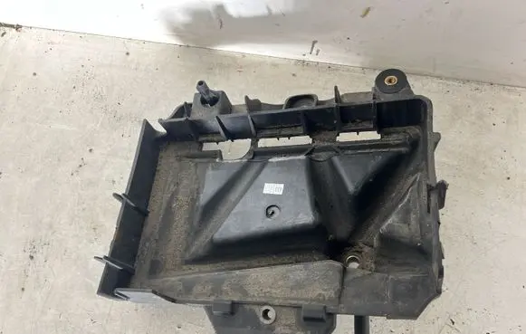 Skoda Rapid (NH) Battery tray 6R0915331