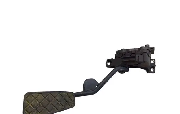 Accelerator throttle pedal