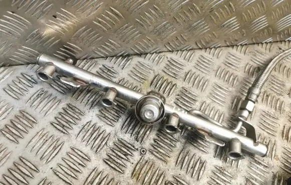 Mercedes-Benz C W203 Fuel main line pipe 1110780292 A1110780292
