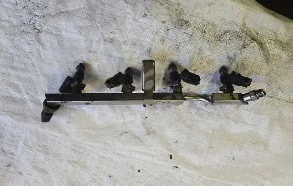 Volkswagen PASSAT B6 Fuel main line pipe 03C133317A