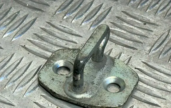 Mercedes-Benz Sprinter W901 W902 W903 W904 Front door lock loop/hook striker A9067200004 AL6R0 43087GS007
