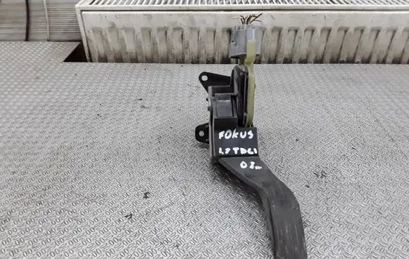 Ford Focus Accelerator throttle pedal 2M519F836BB