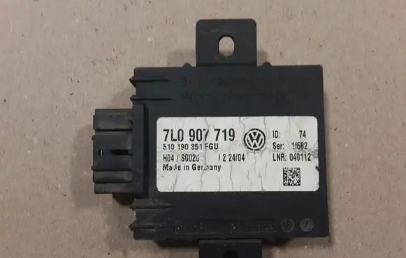 Volkswagen Touareg I Alarm control unit/module 7L0907719