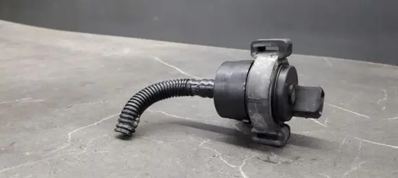 BMW 1 E81 E87 Valve vacuum 7551262