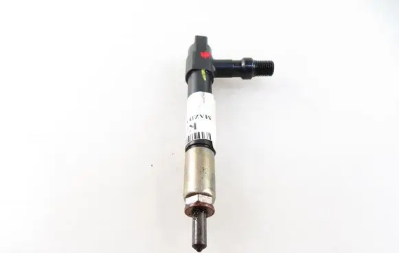 Mazda 626 Fuel injector D7390