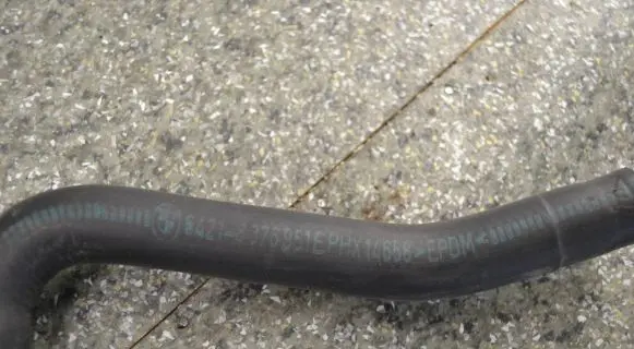 BMW 5 E39 Engine coolant pipe/hose 64218378951