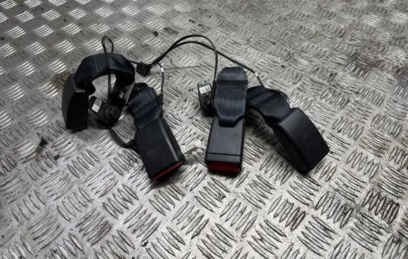 Opel Crossland X Rear seatbelt buckle 