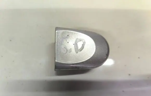 Volkswagen Touran I Front door lock (next to the handle) 