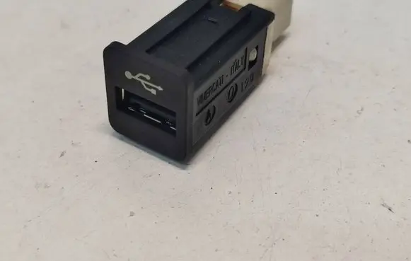 BMW 3 E92 E93 USB socket connector 61319167196 84109237656 61319230112