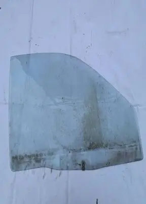 Mitsubishi Galant Front door window glass four-door 43R00033