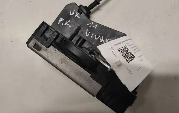 Opel Vivaro Front door lock 8200008247 91166228