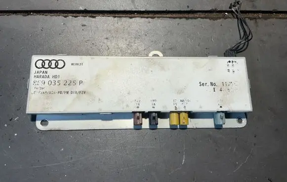 Audi A4 S4 B6 8E 8H Aerial antenna amplifier 8E9035225P