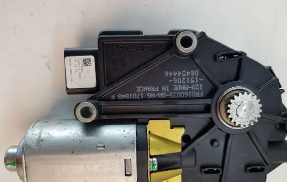 Honda CR-V Sunroof motor/actuator 70450SMGE010
