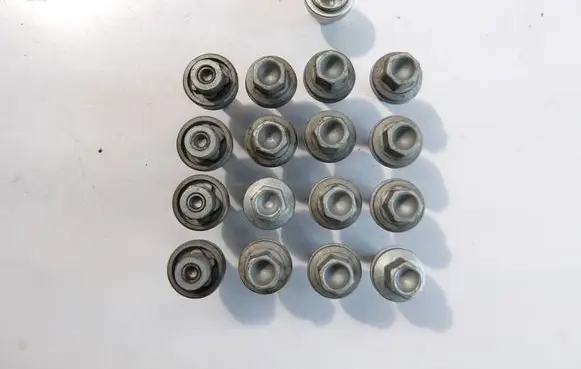 Opel Mokka B Nuts/bolts 