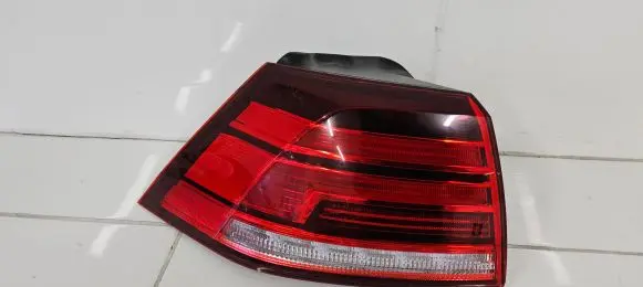 Volkswagen Golf VII Rear/tail lights L90120959