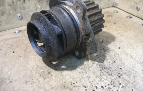 Volkswagen Golf IV Water pump 352316171170