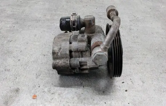 Opel Insignia A Power steering pump 55564138