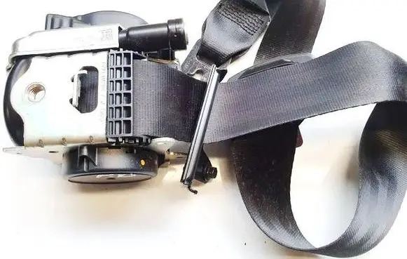 Volvo V40 Front seatbelt 31484536 637750300